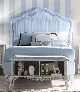 Кровать Giorgio Casa CASA DEI SOGNI, отделка состаренный белый лак, ткань cat. B, декор серебро, без капитоне